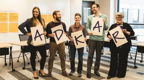 Uso del Modelo ADKAR® para desarrollar mejores líderes de cambio